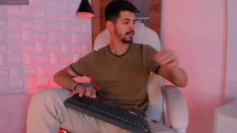 Snapshot of alejandrostorm chatting on October 19, 3:33 am Alejo  online show from October 19, 3:33 am