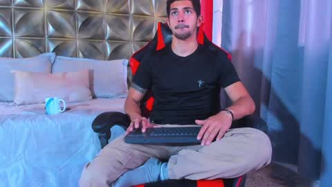 Snapshot of alejandrostorm chatting on January 26, 8:02 pm Alejo  online show from January 26, 8:02 pm