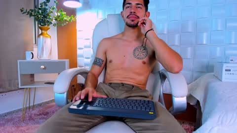 Snapshot of alejandrostorm chatting on February 6, 8:02 pm Alejo  online show from February 6, 8:02 pm
