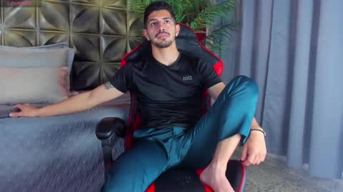 Snapshot of alejandrostorm chatting on December 28, 7:22 pm Alejo  online show from December 28, 7:22 pm