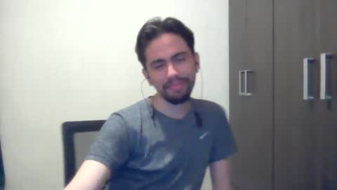 alejo_shy online show from December 18, 5:48 am