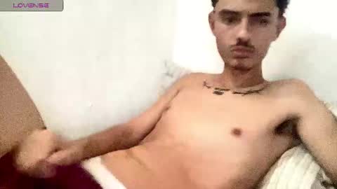 alejoochoa2222 online show from November 27, 1:53 am