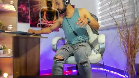 ALESSANDRO  WYE online show from February 6, 2:48 pm