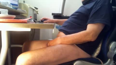 Snapshot of alex47100 chatting on January 21, 9:06 am alex47100 online show from January 21, 9:06 am