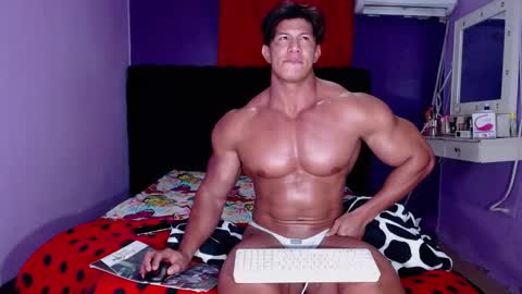 Snapshot of alex_bigcumvez chatting on October 4, 2:49 am perseuz online show from October 4, 2:49 am