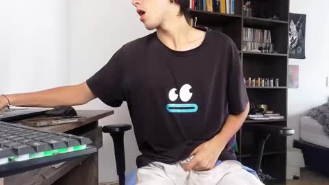 Snapshot of alex_connorr chatting on October 31, 5:38 pm alex_connorr online show from October 31, 5:38 pm