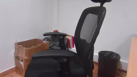 Snapshot of alex_fetishplayer chatting on March 6, 4:49 pm Alex online show from March 6, 4:49 pm