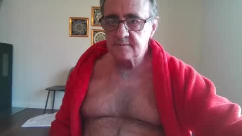 Snapshot of alex_fetishplayer chatting on December 10, 8:08 am Alex online show from December 10, 8:08 am