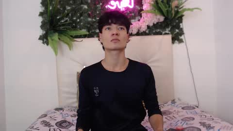 Snapshot of alex_russo__ chatting on October 22, 3:43 am alex_russo__ online show from October 22, 3:43 am