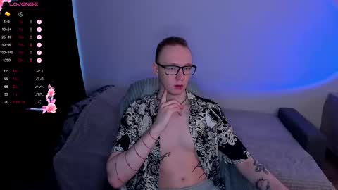 Snapshot of alex_silent chatting on October 19, 11:57 am alex_silent online show from October 19, 11:57 am