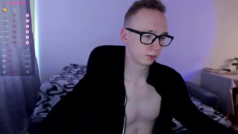 Snapshot of alex_silent chatting on March 6, 10:30 am alex_silent online show from March 6, 10:30 am