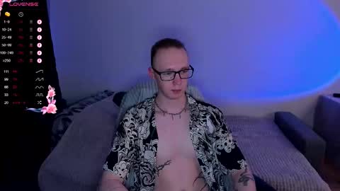 Snapshot of alex_silent chatting on October 14, 1:40 pm alex_silent online show from October 14, 1:40 pm