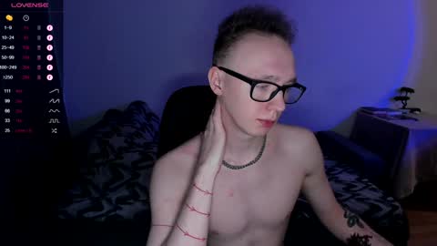 Snapshot of alex_silent chatting on December 23, 11:04 am alex_silent online show from December 23, 11:04 am