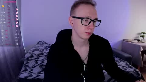 Snapshot of alex_silent chatting on March 12, 10:05 am alex_silent online show from March 12, 10:05 am