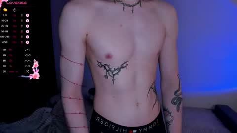 Snapshot of alex_silent chatting on October 15, 2:35 pm alex_silent online show from October 15, 2:35 pm