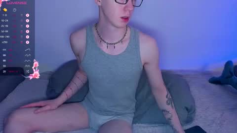 Snapshot of alex_silent chatting on October 12, 1:16 pm alex_silent online show from October 12, 1:16 pm