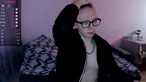 Snapshot of alex_silent chatting on February 3, 11:09 am alex_silent online show from February 3, 11:09 am