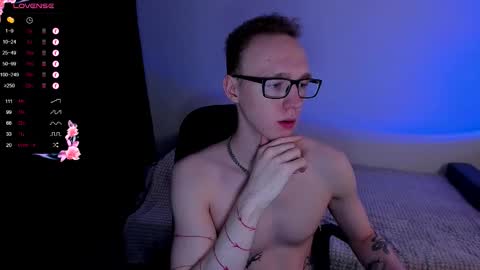 Snapshot of alex_silent chatting on September 21, 1:55 pm alex_silent online show from September 21, 1:55 pm