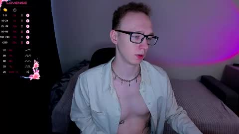 Snapshot of alex_silent chatting on September 23, 12:04 pm alex_silent online show from September 23, 12:04 pm