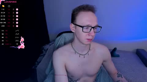 Snapshot of alex_silent chatting on October 8, 2:21 pm alex_silent online show from October 8, 2:21 pm