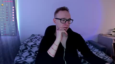 Snapshot of alex_silent chatting on March 7, 10:02 am alex_silent online show from March 7, 10:02 am