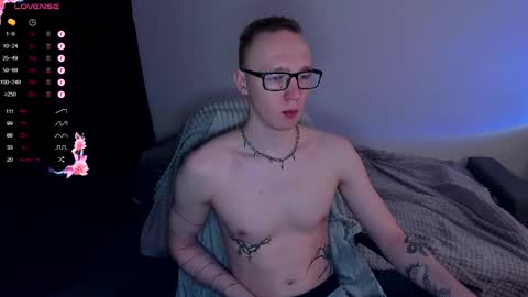 Snapshot of alex_silent chatting on October 13, 1:17 pm alex_silent online show from October 13, 1:17 pm