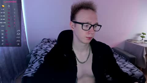 Snapshot of alex_silent chatting on February 20, 10:05 am alex_silent online show from February 20, 10:05 am