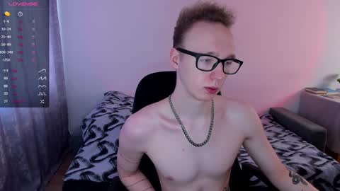 Snapshot of alex_silent chatting on February 8, 10:50 am alex_silent online show from February 8, 10:50 am