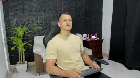 Alex Towers online show from May 4, 3:36 pm