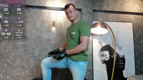 Snapshot of alex_tower chatting on December 4, 9:13 pm Alex Towers online show from December 4, 9:13 pm