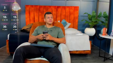 Snapshot of alex_tower chatting on December 21, 6:55 pm Alex Towers online show from December 21, 6:55 pm