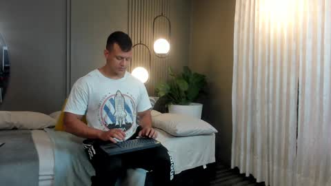 Snapshot of alex_tower chatting on December 31, 8:34 pm Alex Towers online show from December 31, 8:34 pm