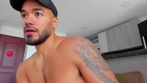Snapshot of alexander_martines chatting on December 31, 6:02 pm Onlyfansalexmartinezwb  Instagram alexwbmartinez  Twitter martinezcb937 online show from December 31, 6:02 pm