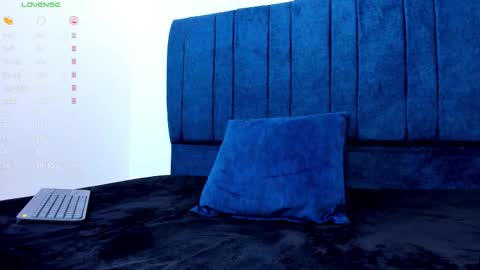 Snapshot of alexandersavage_ chatting on October 17, 3:54 am Alexander online show from October 17, 3:54 am