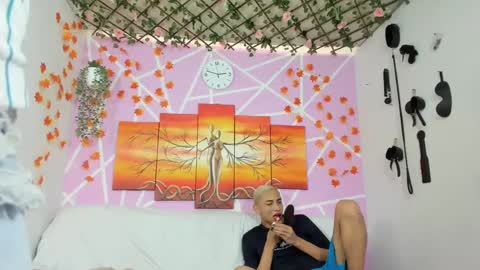 chicos hot online show from March 10, 7:50 pm