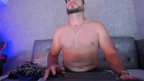 Snapshot of alexandro_black chatting on October 24, 4:31 pm A L E X A N D R O online show from October 24, 4:31 pm