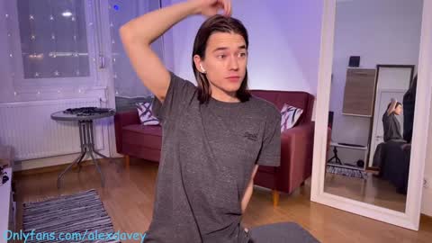 Snapshot of alexdavey chatting on December 26, 6:01 pm           online show from December 26, 6:01 pm