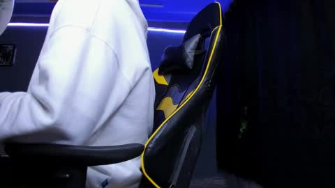 alexgiraldo__ online show from October 27, 3:20 am