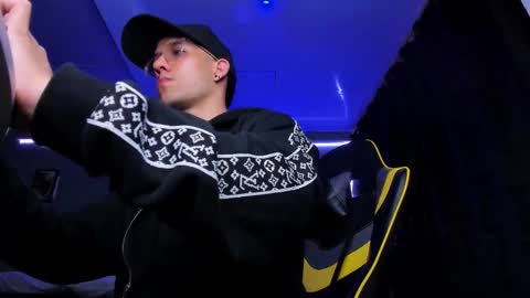 alexgiraldo__ online show from November 3, 11:25 am