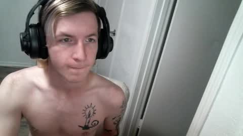 Snapshot of alexxxmic chatting on October 20, 12:42 pm Alexxxmic online show from October 20, 12:42 pm