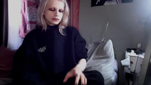 Alien Bella online show from March 20, 8:51 am