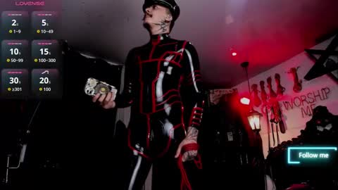   online show from October 3, 10:59 pm