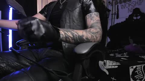   online show from February 6, 7:07 pm