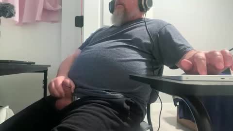 Allergictolove online show from March 31, 9:05 pm