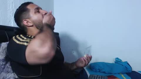 Snapshot of alonxoo chatting on October 12, 10:59 pm alonxoo online show from October 12, 10:59 pm