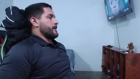 Snapshot of alonxoo chatting on September 9, 12:10 am alonxoo online show from September 9, 12:10 am