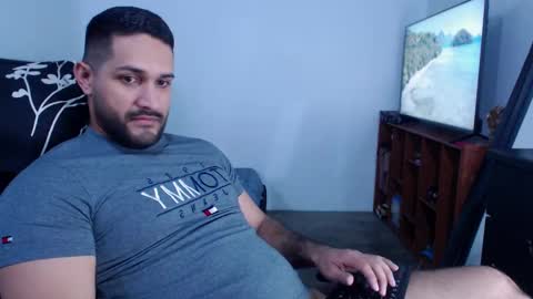 Snapshot of alonxoo chatting on January 14, 1:47 am alonxoo online show from January 14, 1:47 am