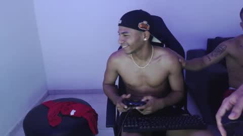 alphas_latins online show from March 11, 6:31 am