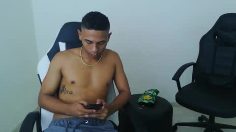 alphas_latins online show from March 26, 3:10 am