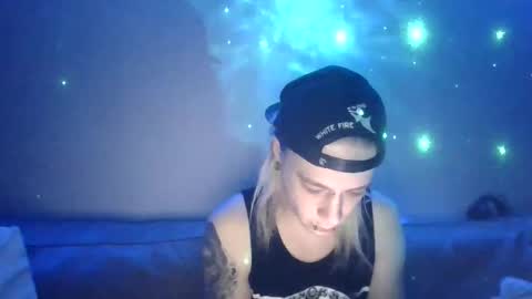 Snapshot of altboy010 chatting on December 29, 4:40 pm altboy010 online show from December 29, 4:40 pm